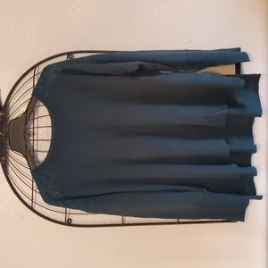 Women's Van Heusen forest green sweater, size large